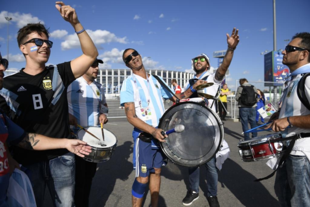 En la previa, una pelea entre 50 hinchas argentinos terminó con tres personas heridas