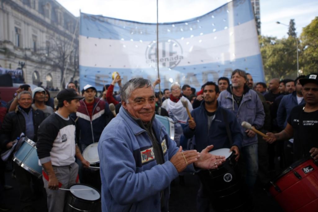 Protesta de los trabajadores del Astillero con corte en 7 y 50