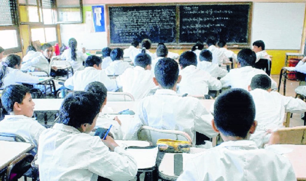 El 20,5% de los alumnos de secundarias públicas bonaerenses repite o deserta
