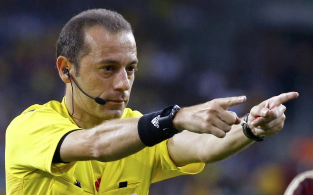 El turco Cüneyt Cakir arbitrará  el crucial partido con Nigeria