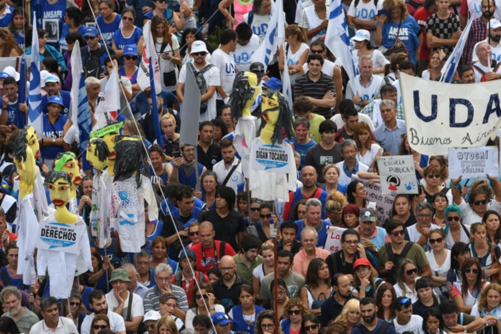 Docentes cumplirán el octavo día de paro en lo que va del año por mejoras salariales