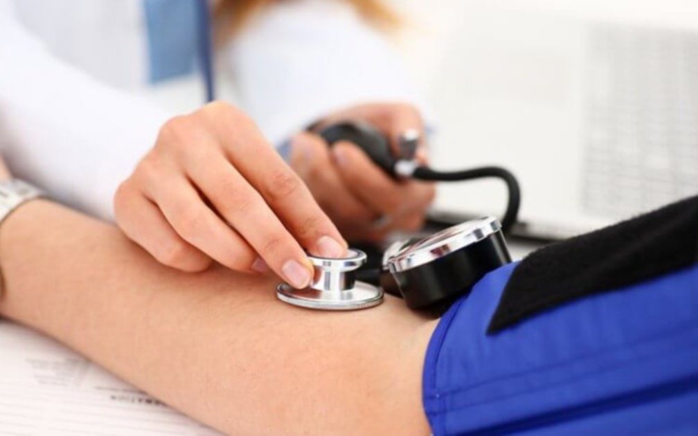 Advierten que la hipertensión en el embarazo puede causar preeclampsia