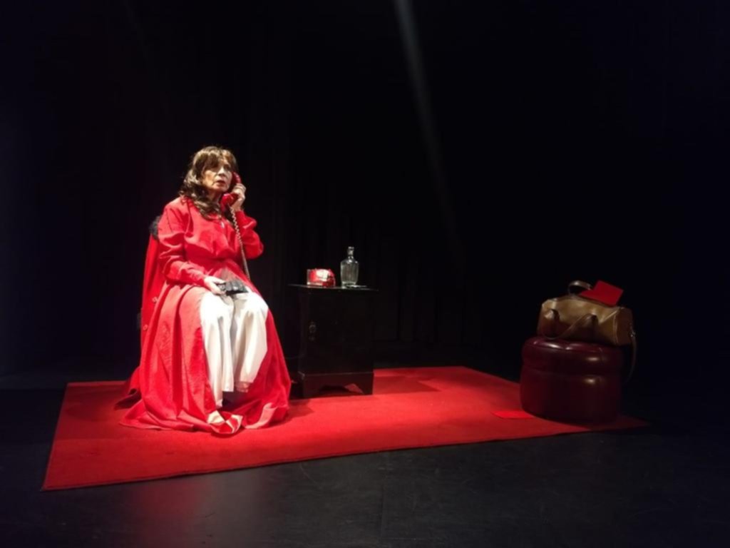 Última función; “La Voz Humana”, unipersonal de Cocteau, se despide