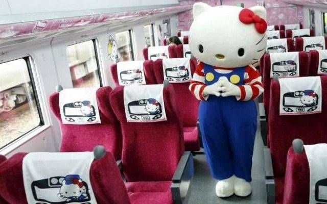 Mirá el súper tren japonés tuneado de "Hello Kitty"