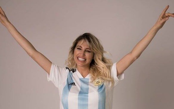 Vicky Xipolitakis, emocionada, reveló el sexo de su bebé