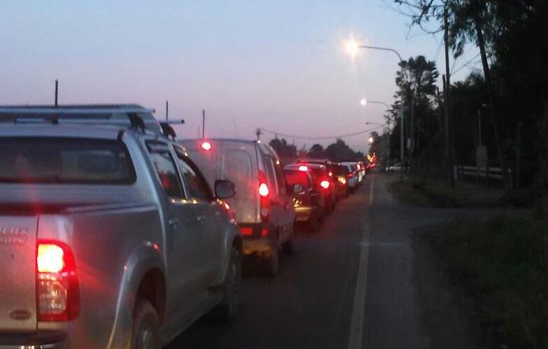Por un semáforo en la avenida 7 se arman colas de hasta diez cuadras en hora pico