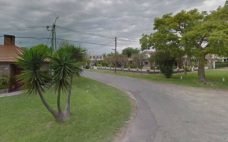 Mientras dormían, le robaron una fuerte suma de dinero y el auto a una familia en Gonnet