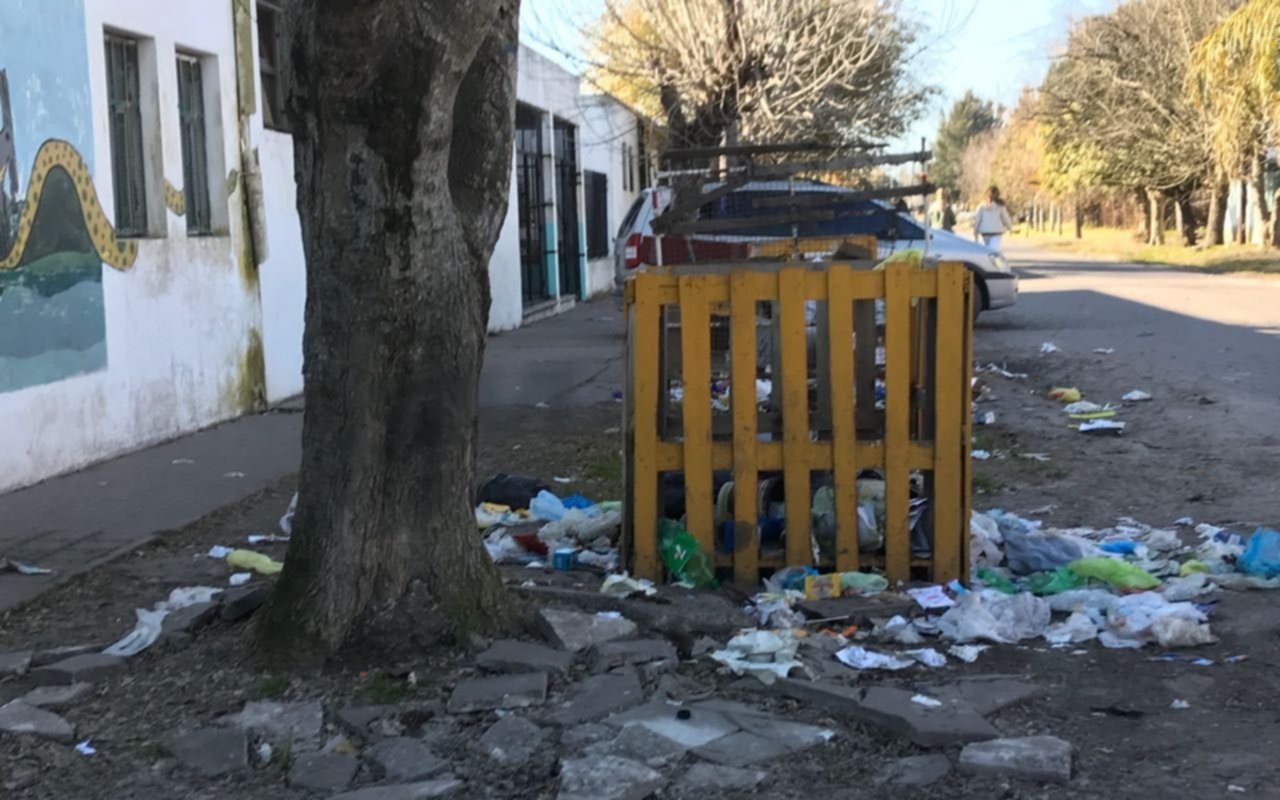 Denuncian basural frente a la Escuela Primaria Nº107