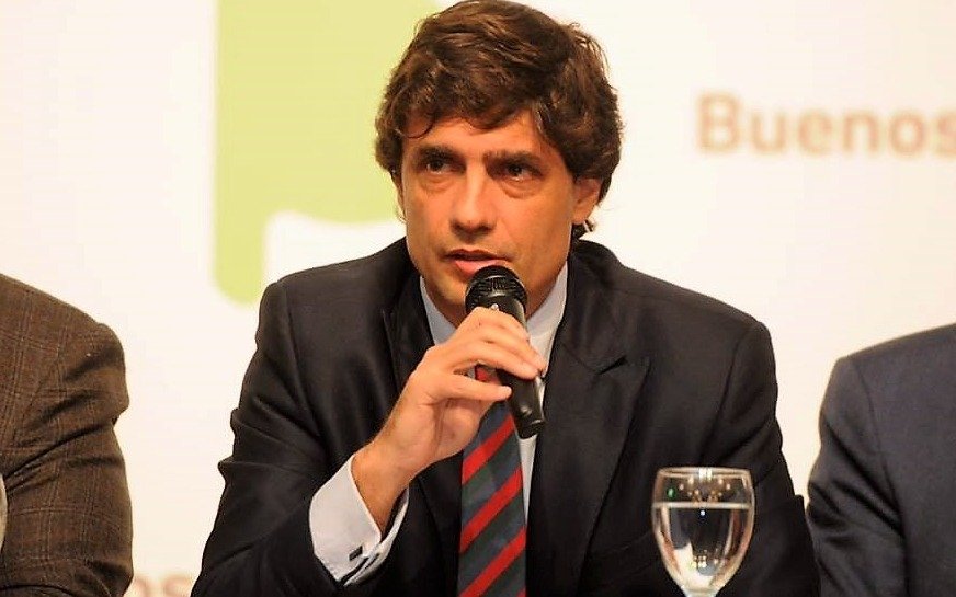 Lacunza sobre la economía: “no volcamos, tenemos un par de meses en la banquina“