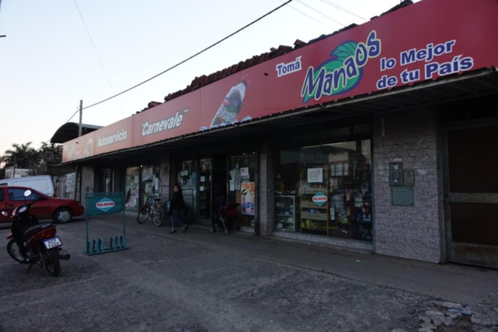 Otra vez, un súper de Los Hornos fue blanco de delincuentes armados