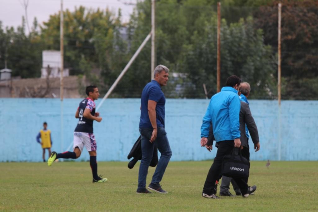 San Carlos volvió a hacer fútbol y trabajos tácticos de cara a la primera semifinal con Dock Sud
