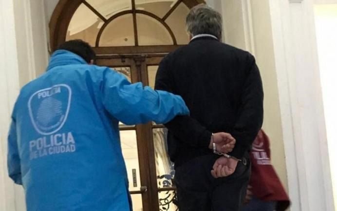 El pediatra detenido fotografió a dos nenas en el Garrahan