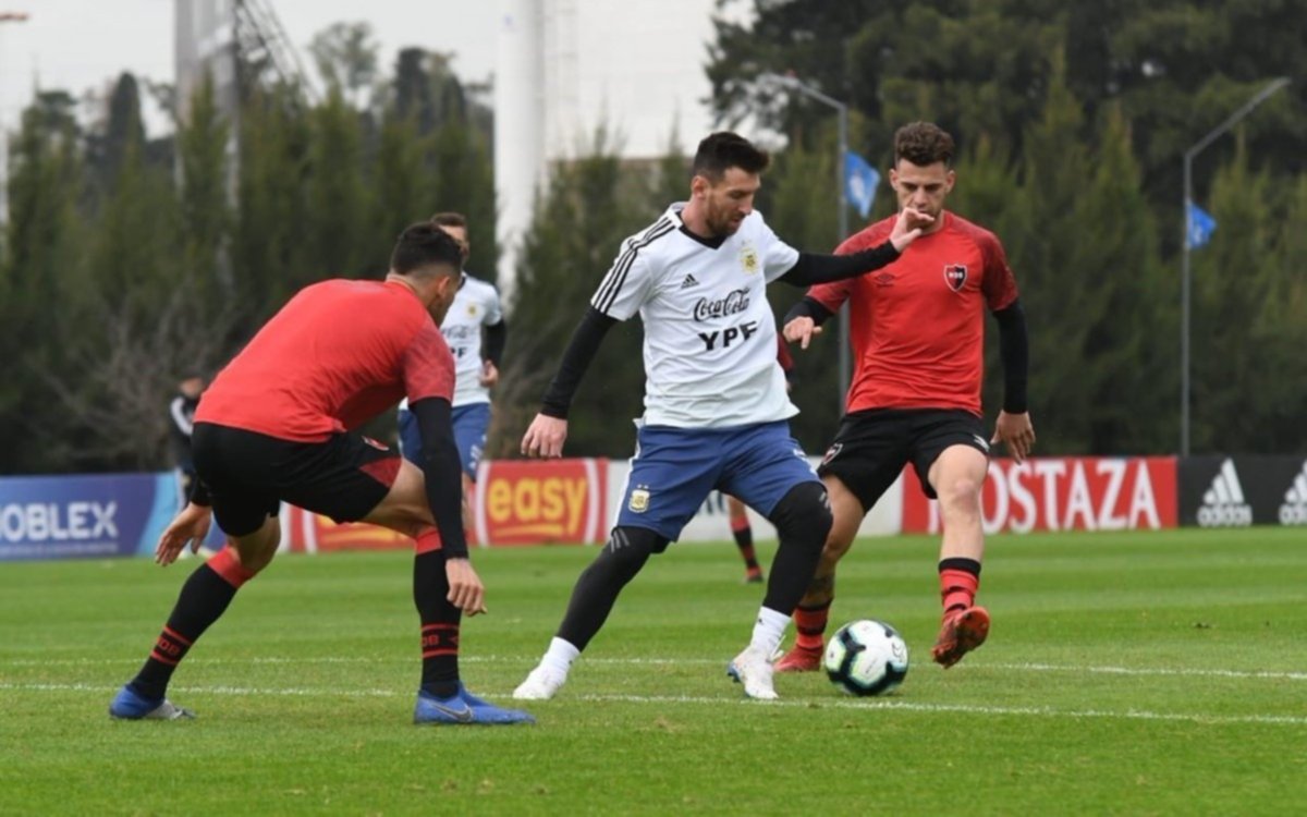 Messi le marcó dos goles a Newell's en un amistoso 