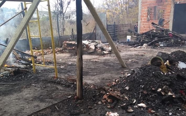 Se incendió una casa en San Carlos, perdieron todo y murieron dos perros