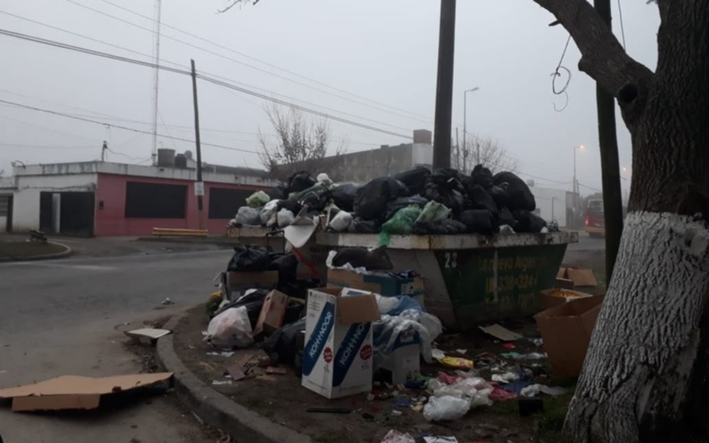 Quejas por acumulación de basura en Los Talas y Santa Teresita en Berisso