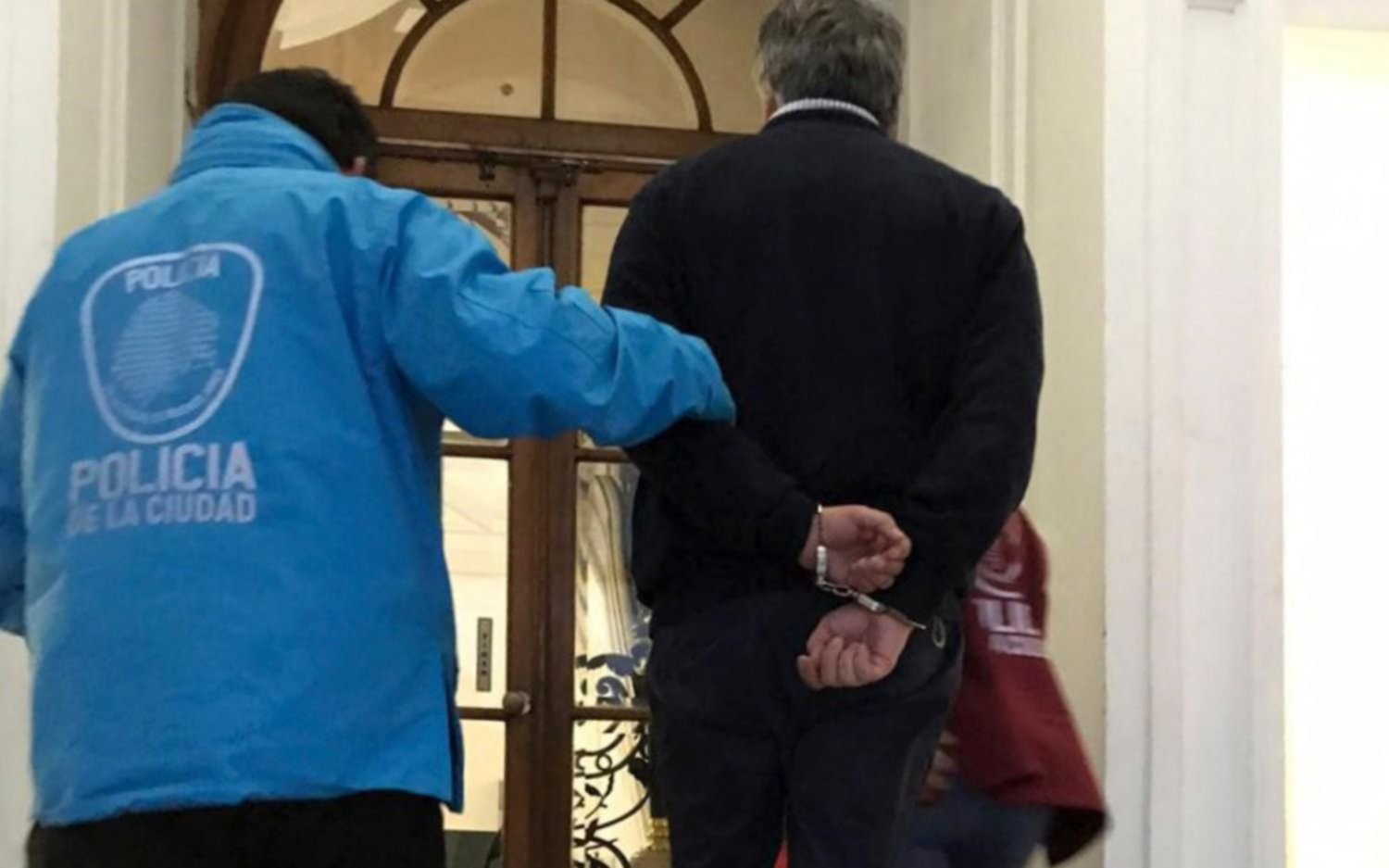 Investigan el destino de las fotos que el pediatra de La Plata le tomó a dos niñas desnudas