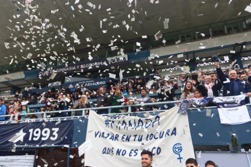 La gente acompañó la fiesta con todo su color y alegría