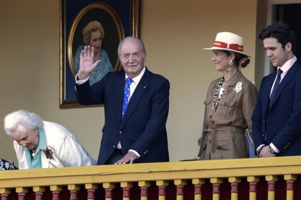 El rey Juan Carlos de Borbón se retira de la escena pública y deja atrás una vida de novela