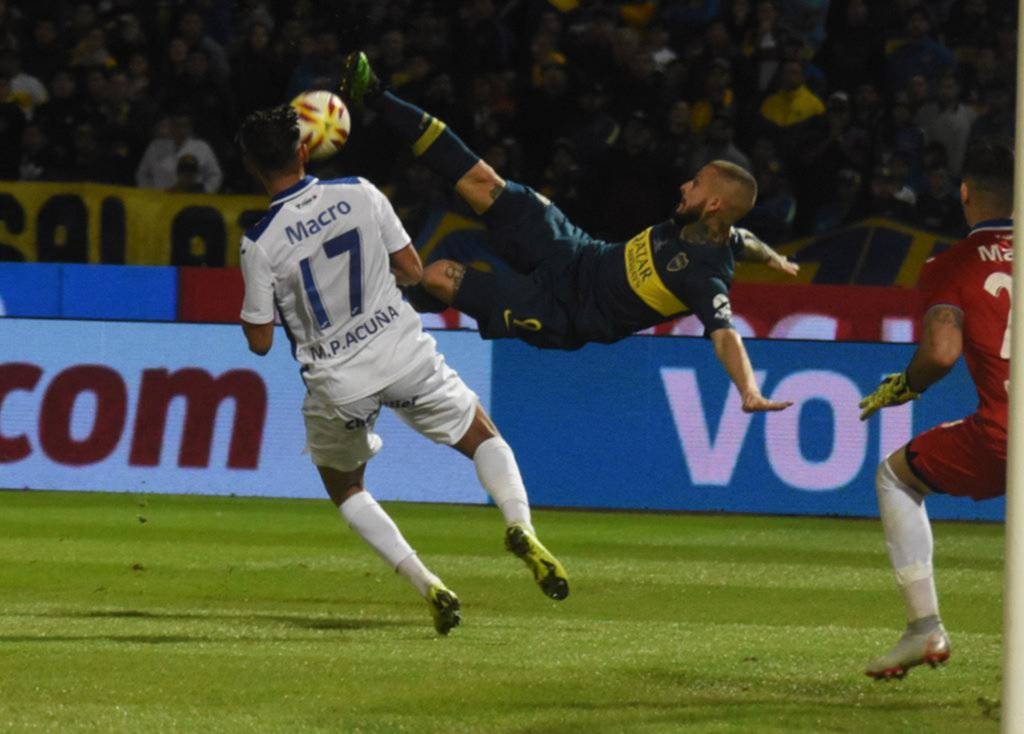El Pipa Darío Benedetto no pudo romper el maleficio y fue la estrella negativa de la noche