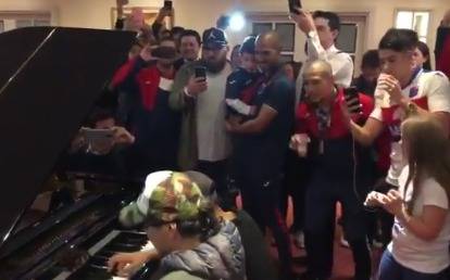Pablito Lezcano le puso música a la fiesta del campeón