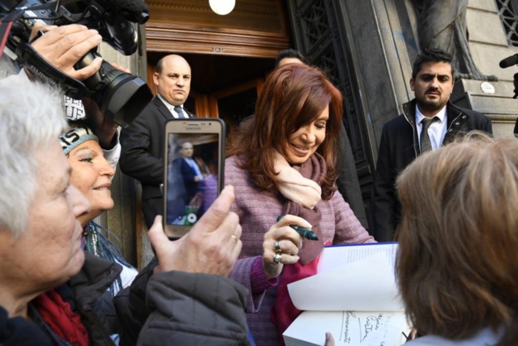 Alberto Fernández quedó internado 48 horas por un chequeo y Cristina fue al Senado