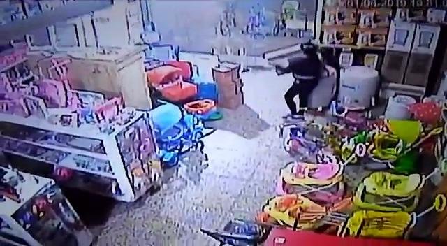 Olmos: se hicieron pasar por clientas y robaron una estufa