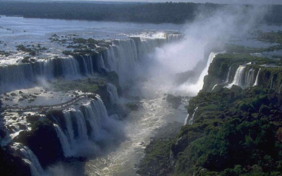 Aseguran que los paseos de las Cataratas del Iguazú están "cien por ciento" abiertos