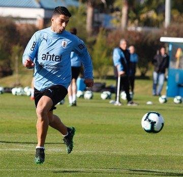 Uruguay ya entrena con plantel completo