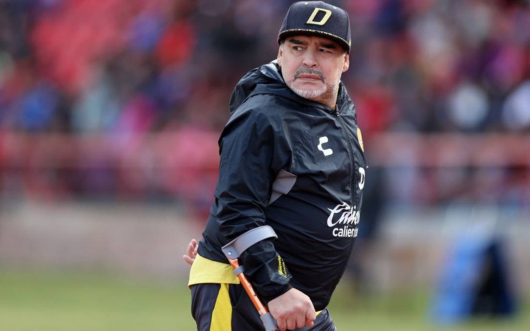 Maradona le apuntó a la conducción técnica de un equipo inglés: "Soy el indicado"