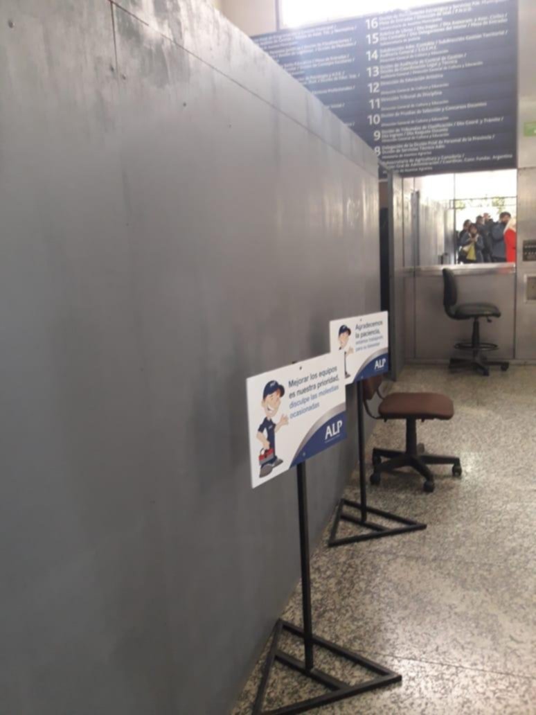 Estruendo, “temblor” y enorme susto en la torre administrativa provincial de 12 y 51