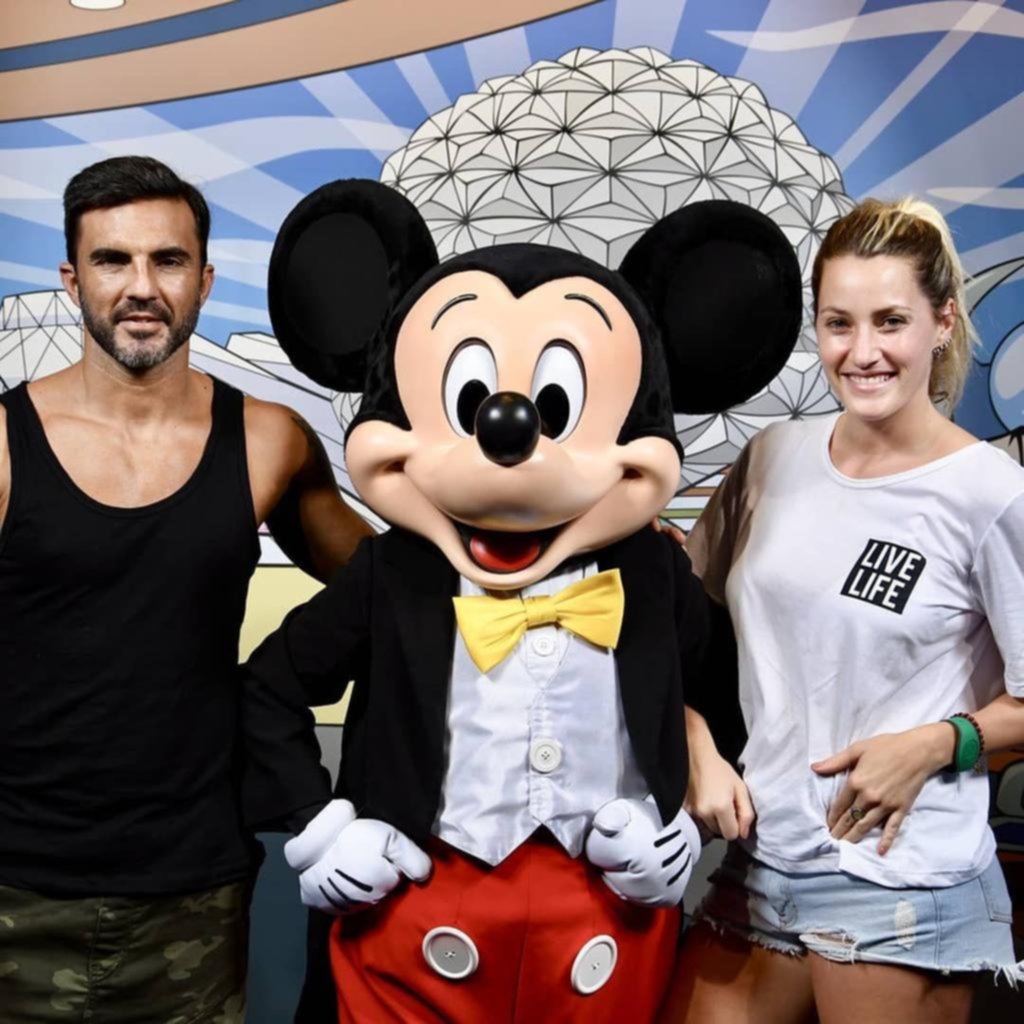 Cubero y Viciconte disfrutan con Mickey y Goofy pero Nicky les pincha el globo