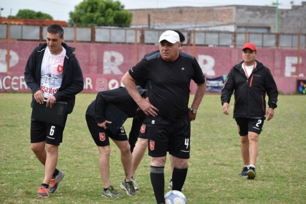 Camba inició la movida para reforzar el plantel