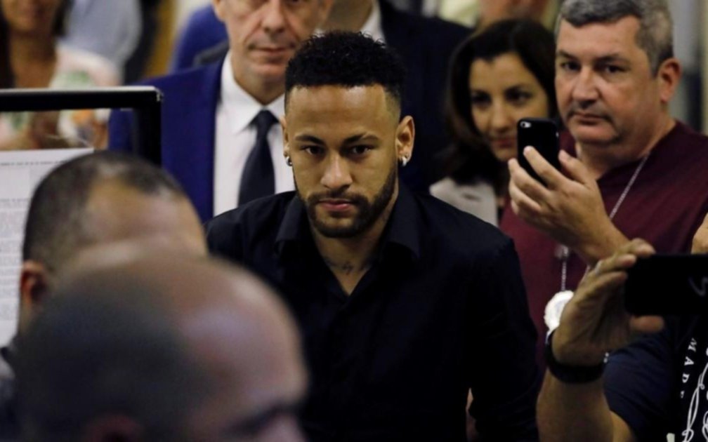 Por la denuncia de violación, una empresa dio de baja una campaña con Neymar