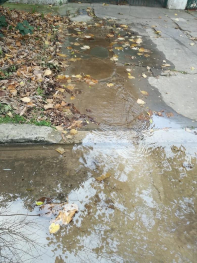 Piden que se repare la red de agua de 126 entre 1 y 2