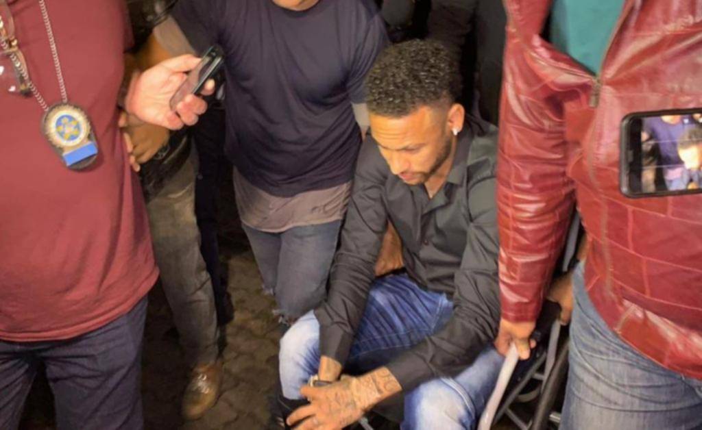 Calvario Neymar: sin Copa y con cuentas en la justicia