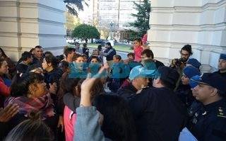 Tras desconcentrar en Plaza Moreno, los manteros prometieron que volverán a protestar el lunes