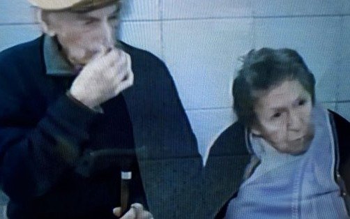 La pareja de jubilados abandonada en un bar de Rosario fue rescatada por otro de sus hijos