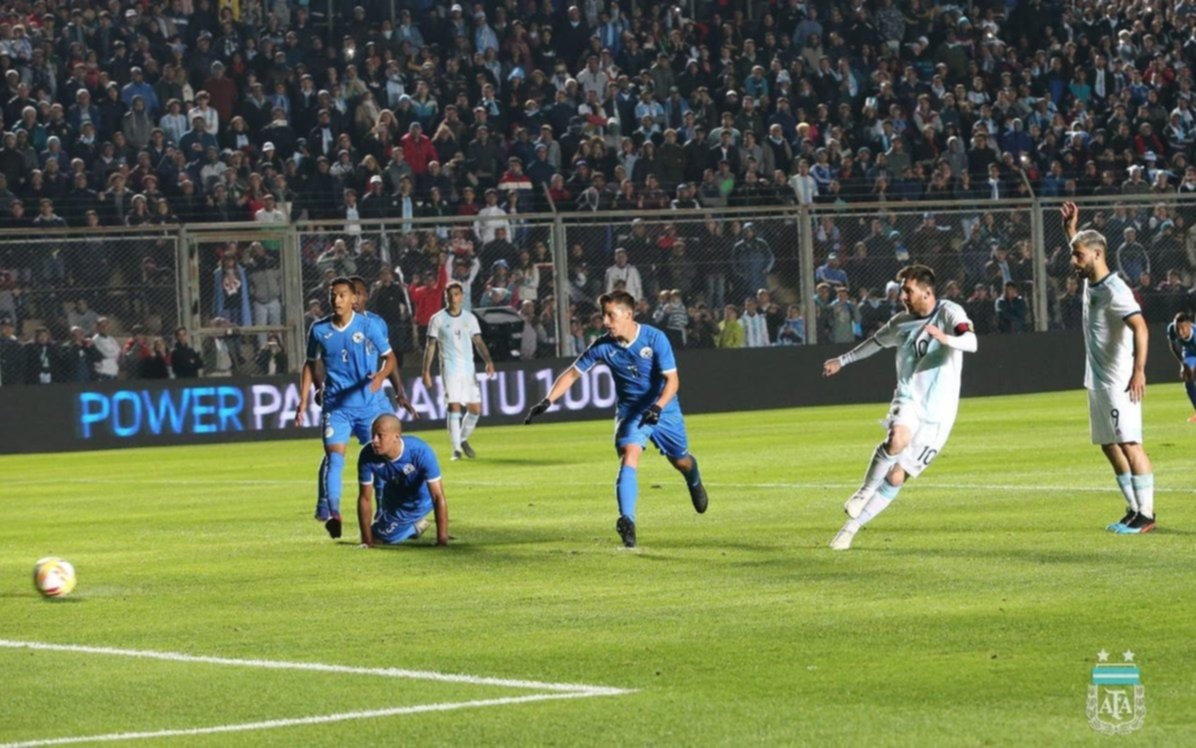 Con un doblete de Messi, Argentina goleó a Nicaragua en el último duelo antes de la Copa América