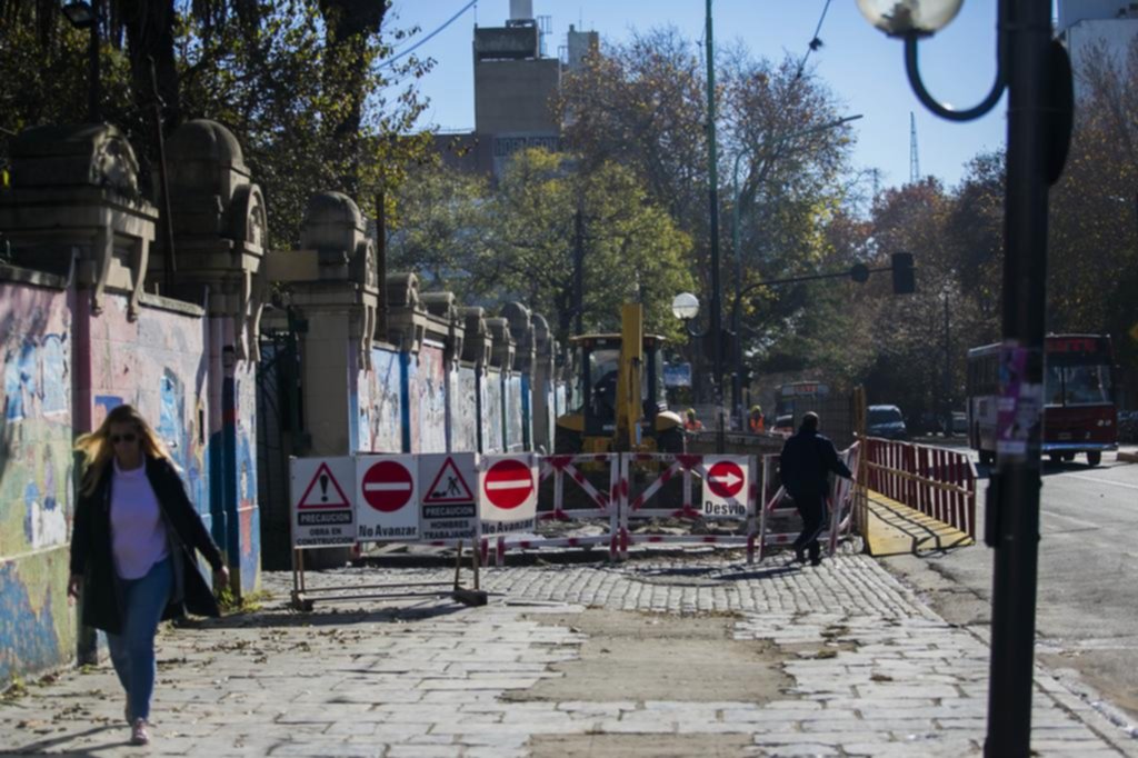 Dársenas, isleta y una polémica por las veredas en el inicio de las obras en torno a la Estación