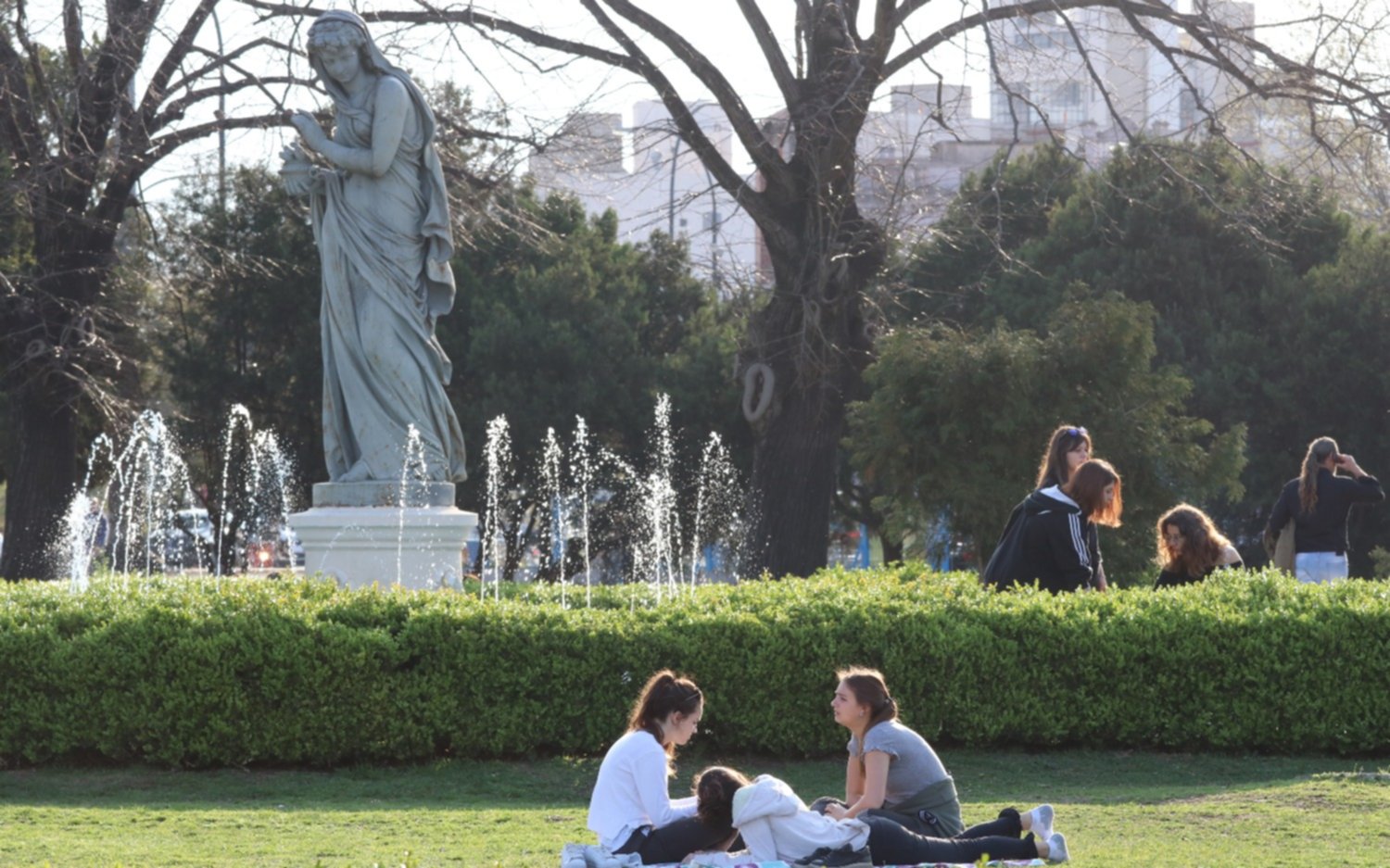 Fresco por la mañana y a la tarde a disfrutar de la plaza: se espera una máxima de 19º