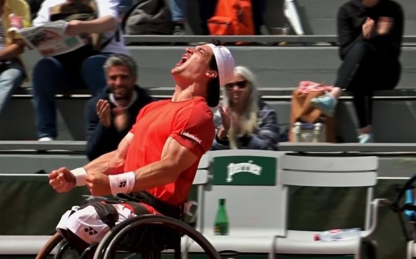 Fernández alcanzó la gloria en Roland Garros en tenis adaptado y se convirtió en número 1