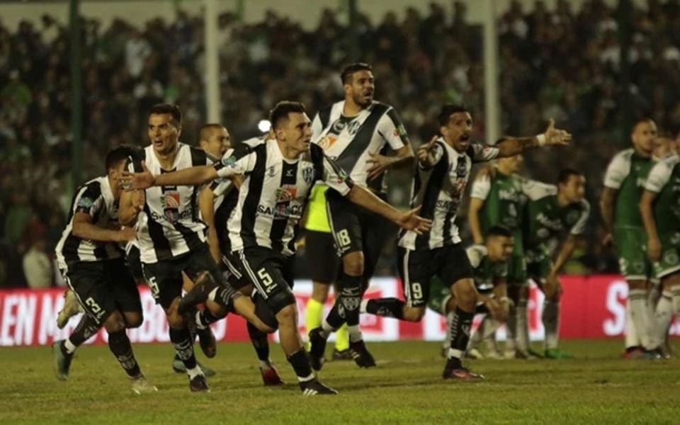 Central Córdoba de Santiago del Estero venció por penales a Sarmiento y ascendió a la Superliga