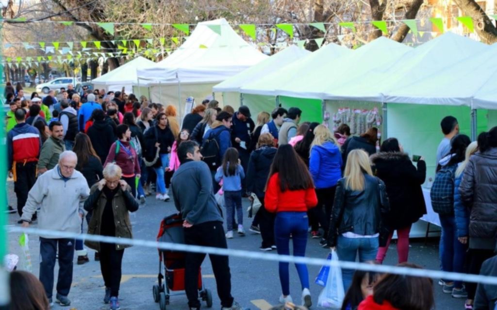 El “Mercado Gourmet” tuvo gran concurrencia en calle 12