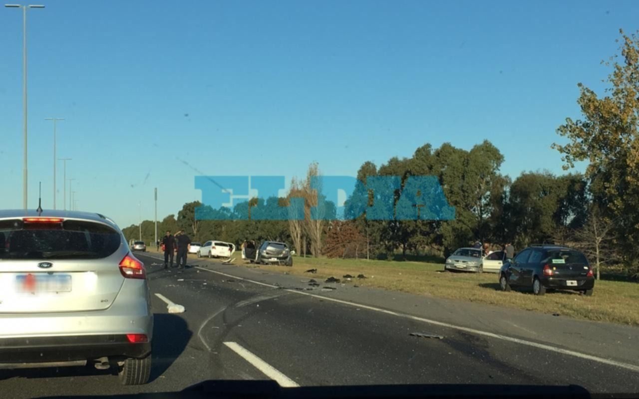 Demoras por un accidente múltiple en la Autopista La Plata Buenos Aires