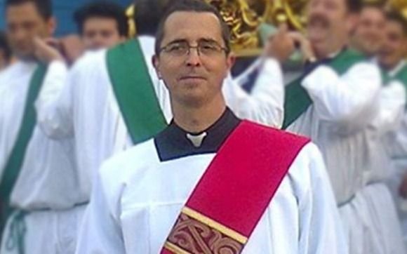 La autopsia reveló que el diácono tenía un golpe en la cabeza y cinco heridas de arma blanca