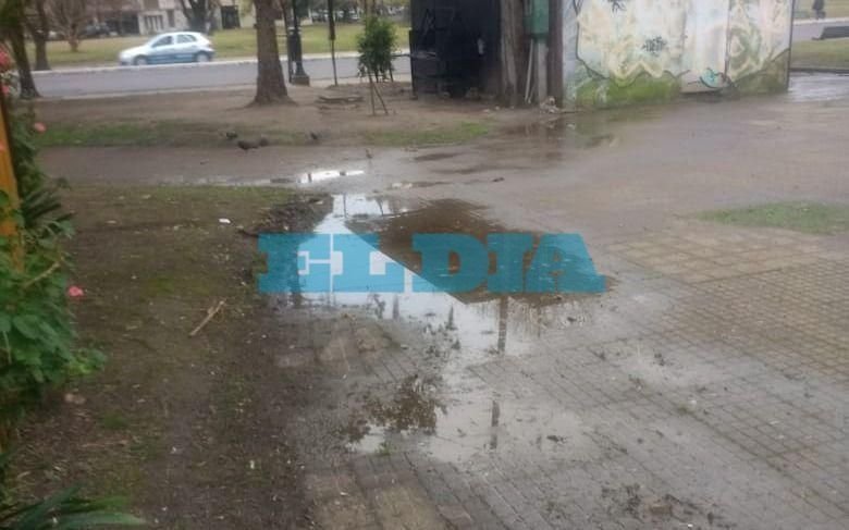 Tremendo charco en Plaza Olazábal