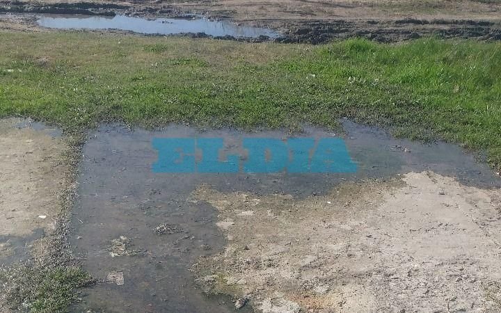 Aguas servidas  y olores nauseabundos en 119, 78 bis y 79