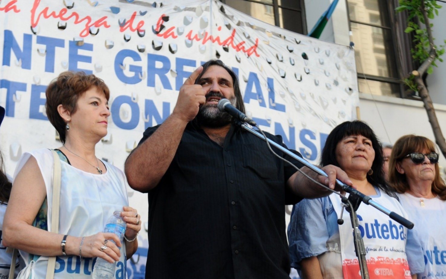 Docentes bonaerenses denuncian descuentos "masivos" por días de paro