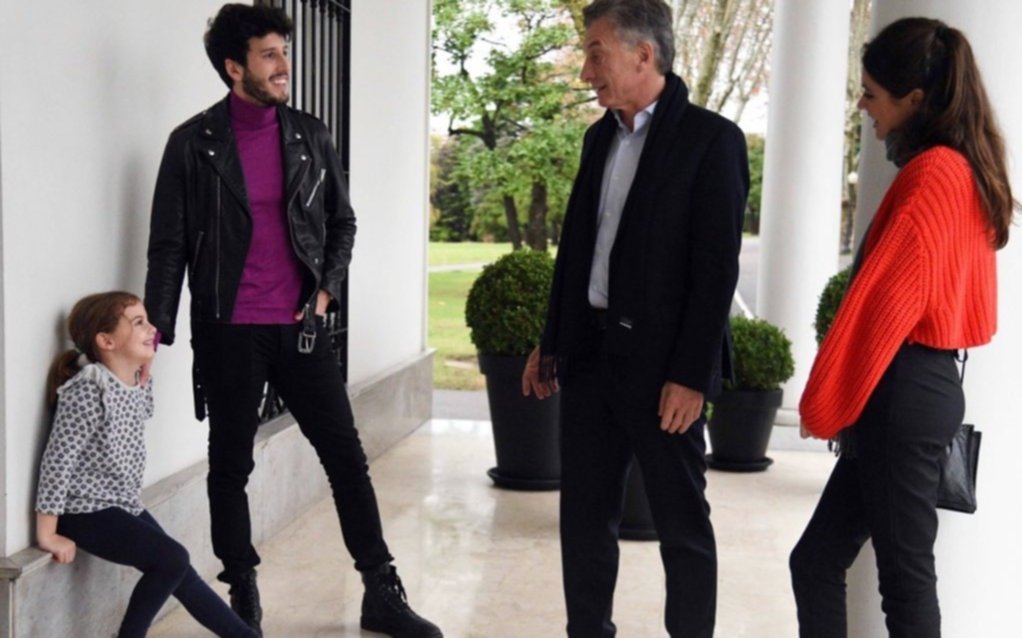VIDEO: Tini Stoessel y Sebastián Yatra visitaron a Antonia Macri en la Quinta de Olivos 