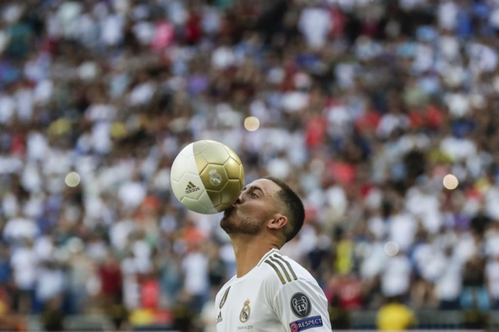 Hazard fue recibido en Madrid por 50.000 hinchas Merengues